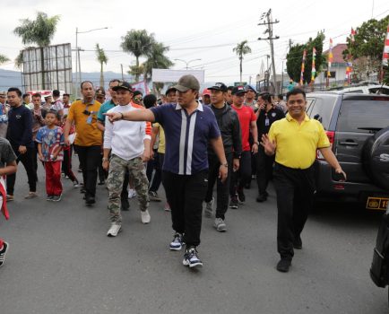 Gubernur Lampung Ikut Jalan Sehat Bersama Ribuan Warga Lampung Barat