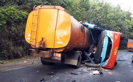 Kecelakaan Maut di Waykanan, Sembilan Orang Tewas