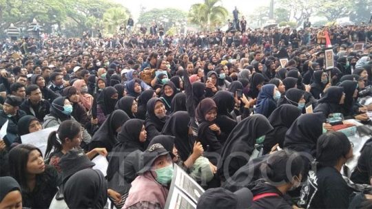 Tolak RUU Bermasalah, Ribuan Mahasiswa Malang Kepung Gedung DPRD