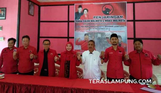 Pilwakot Bandarlampung, Eva Dwiana dan Yusuf Kohar Ambil Berkas Pendaftaran di PDIP