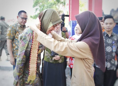 Wagub Lampung Serahkan Penghargaan untuk Guru, Kepsek, dan Pengawas Berprestasi