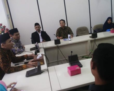 Hari Pertama Ngantor, Fraksi PKS DPRD Lampung Terima Komunitas Alumni Pelajar
