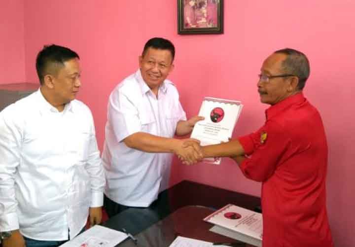 Yusuf Kohar Serahkan Berkas Pendaftaran Bakal Calon Walikota Bandarlampung