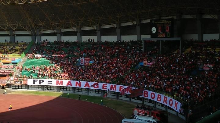 Laga Persija Vs Badak Lampung, Jakmania Bentangkan Spanduk Protes