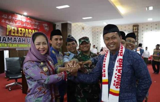 Bupati Winarti Lepas 100 Anggota Jamaah Umrah