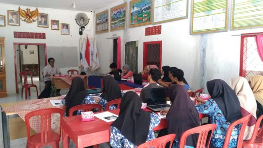 Ruko dan WWF Gelar Workshop Jurnalisme Warga di Desa Mulyo Sari Pesawaran