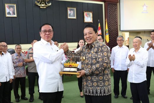 Gubernur Arinal Ajak Umat Budha Rajut Kebersamaan Membangun Lampung