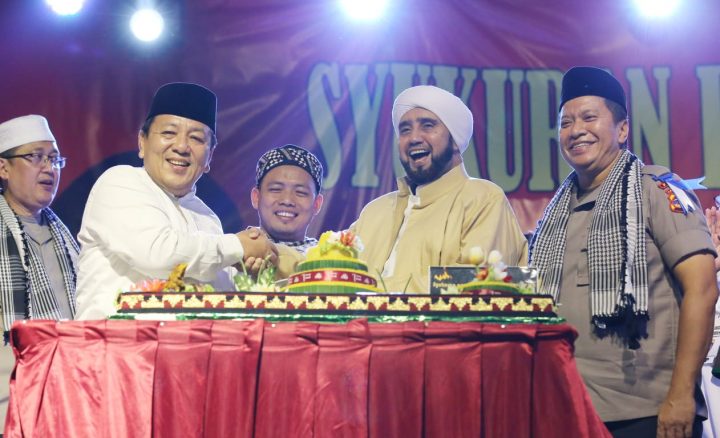 Gubernur Shalawat bersama Puluhan Ribu Masyarakat Lampung