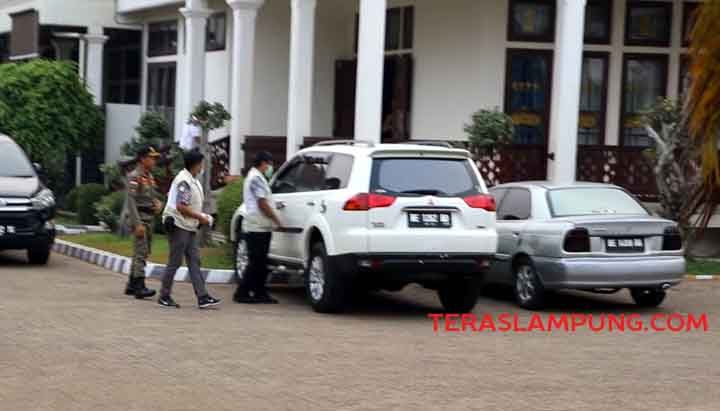 KPK Sita Satu Kardus Dokumen dari Rumah Dinas Bupati Lampung Utara