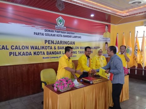 Pilwakot Bandarlampung, Rycko dan Amin Fauzi AT Ambil Formulir di Golkar