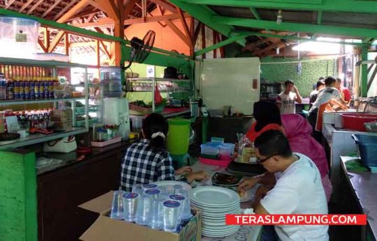 Meski Omzet Menurun, Rumah Makan Sego Rajin Bayar Pajak
