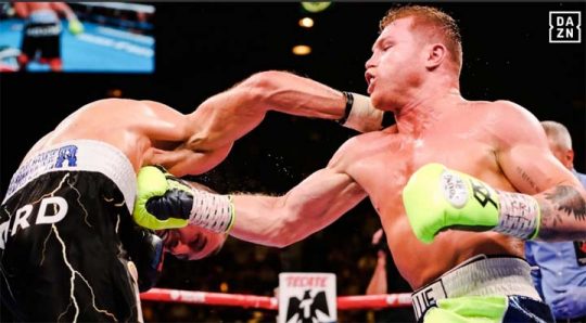 Tinju Dunia, Canelo Alvarez Kanvaskan Kovalev di Ronde 11