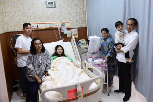 Presiden Jokowi Perkenalkan Cucu Ketiga