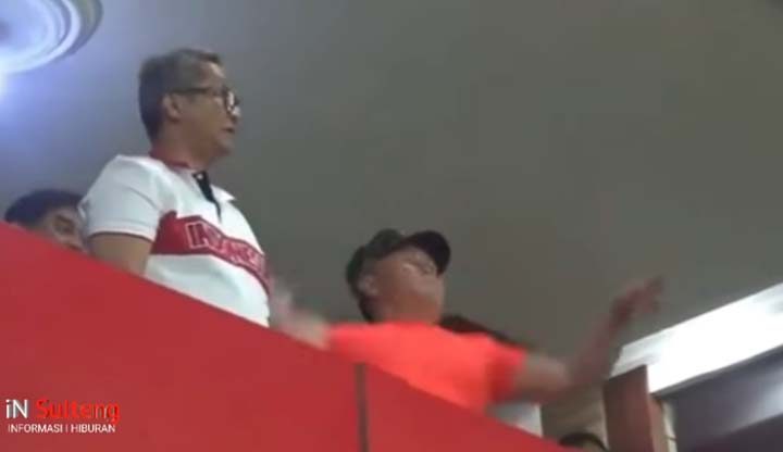 Heboh Gubernur Kalteng Melempar Botol ke Lapangan di Laga Kalteng Putra Vs Persib