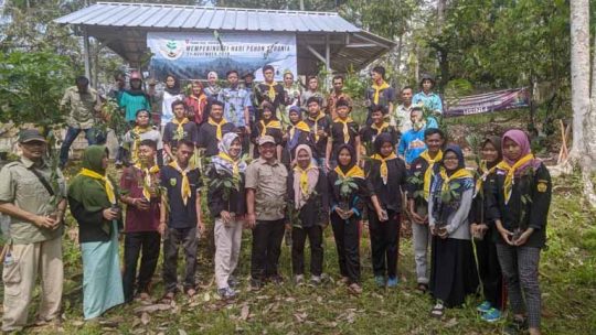 Hari Pohon Sedunia, Mitra Bentala-Danone-Mapala Tanam Ratusan Pohon