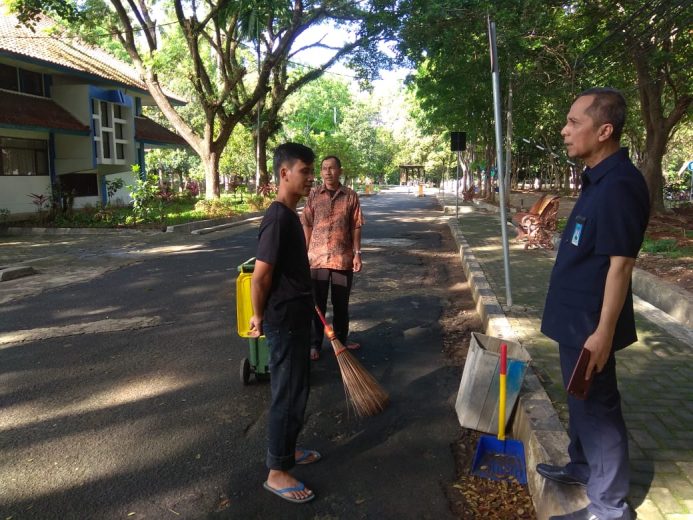 Tutup Akhir Tahun, Rektor Unila Temui Para Petugas Kebersihan