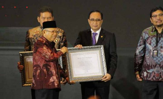 Pengadilan Tinggi Tanjungkarang Terima Penghargaan Zona Integritas