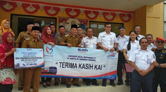 PT KAI Tanjungkarang Serahkan Empat Armada Pengangkut Sampah