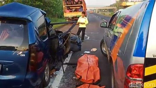 Kecelakaan Maut di Tol Cipali, Enam Penumpang Avanza Tewas
