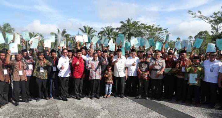 Hari Bakti Transmigrasi, Kemendes PDTT Serahkan 7.021 Sertifikat