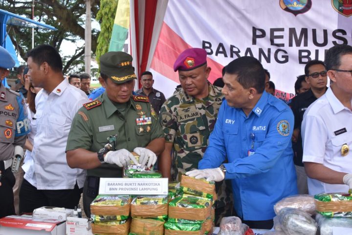 Polda – BNN Lampung Musnahkan 128.200 Butir Ekstasi, 137,8 Kg Sabu, dan 2.500 Butir Ermin