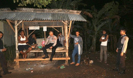 Wujudkan Kamtimbas di Desa, Kapolsek Katibung Rajin Patroli Malam