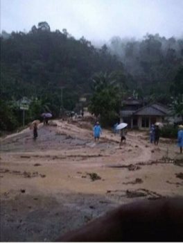 Banjir-Longsor di Waykerap-Sedayu, Jalinbar Tanggamus – Pesisir Barat Putus Total