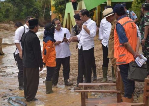 Banjir – Longsor di Lebak, Presiden Jokowi Minta 30 Jembatan dan 19 Sekolah Rusak Segera Diperbaiki