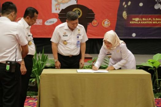 Wagub Chusnunia Chalim Tandatangani MoU Zona Integritas Bebas Korupsi