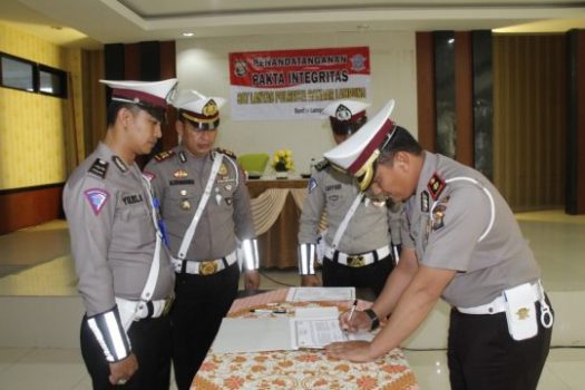 Sat Lantas Polresta Bandarlampung Tanda Tangani Pakta Integritas