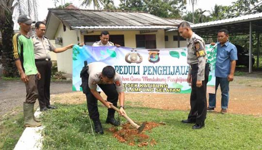 Peduli Penghijauan, Kapolsek Katibung Tanam Pohon