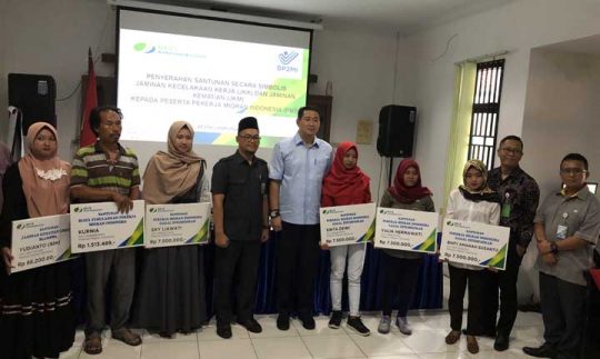 10 Pekerja Migran asal Lampung Terima Klaim Jaminan Sosial