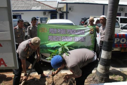Peduli Penghijauan, Polresta Bandarlampung Tanam Pohon