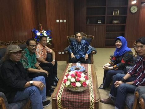Rektor Unila Prof. Dr. Aom Karomani Dukung Festival Puisi Internasional di Lampung