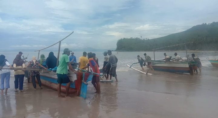 Ruwat Laut Pantai Keramat Lampung Selatan Berlangsung Meriah