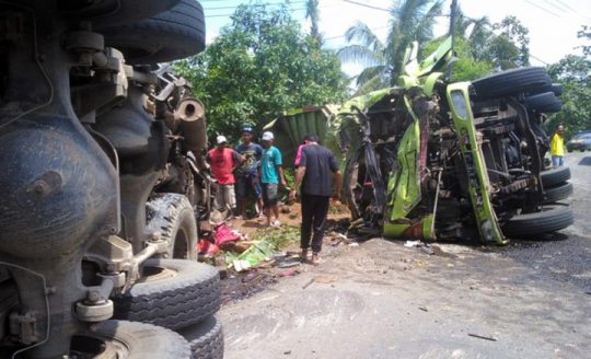 Dua Truk Tabrakan di Jalinsum Tarahan, 3 Orang Tewas