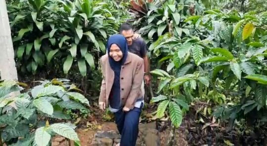 Meski Tidak Melihat, Mereka Tetap Bisa Menikmati Wisata Alam