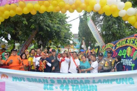 Jalan Sehat HUT ke-44 SMAN 9 Bandarlampung Berlangsung Meriah