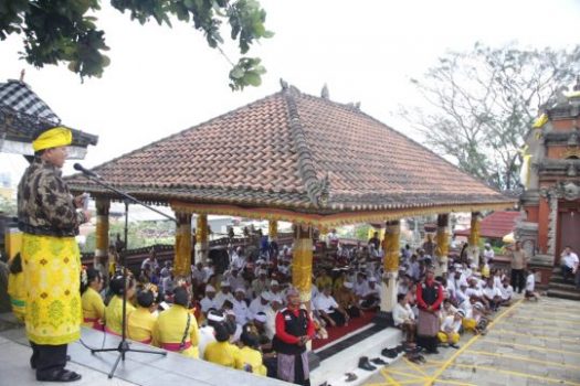 Gubernur Lampung Hadiri Pujawali Pura Kerthi Bhuwana