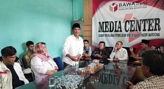 Bakal Calon Bupati-Wakil Bupati Bandung Adukan Keputusan KPU