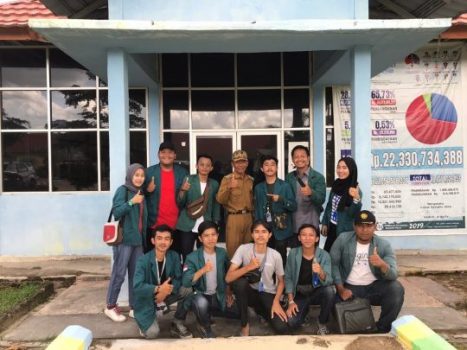 Mahasiswa KKN Unila Bangun Perpustakaan di Rawajitu Utara