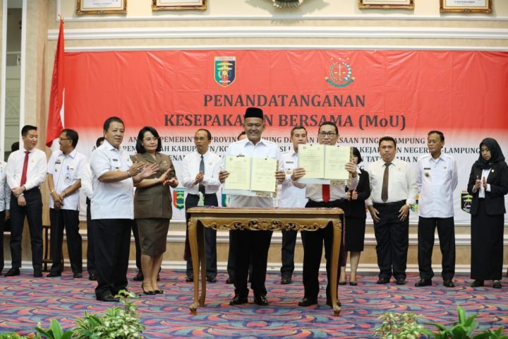 Gubernur dan Bupati – Walikota Se-Lampung Tanda Tangani MoU dengan Kejaksaan