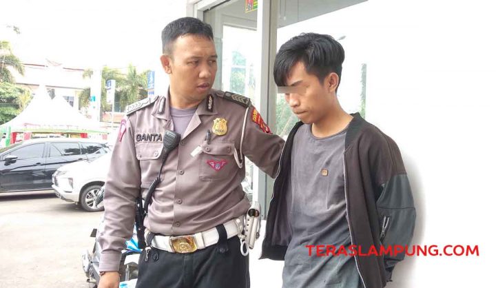 Dua Pencuri Helm di Tempat Parkir Pemkot Bandarlampung Diringkus Polisi