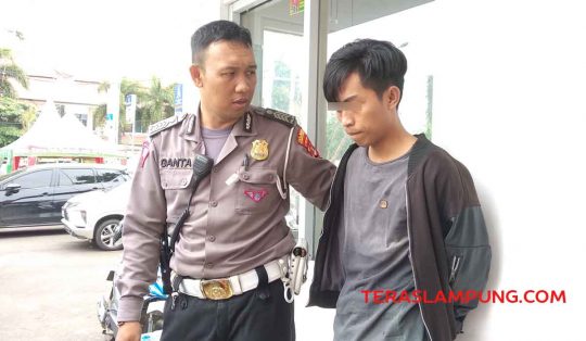 Dua Pencuri Helm di Tempat Parkir Pemkot Bandarlampung Diringkus Polisi
