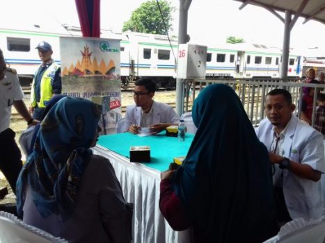 “Rail Clinic”, PT KAI Gelar Pengobatan Gratis di Stasiun Tarahan