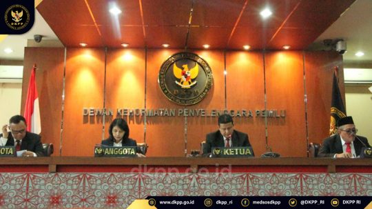 Ini Alasan DKPP Berhentikan Anggota KPU Lampung Esti Nur Fathonah