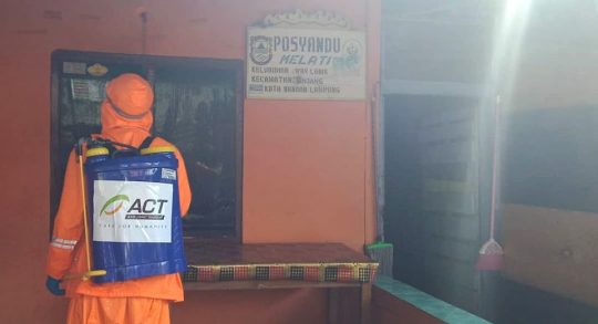 ACT Lampung Semprot Desinfektan di Eks-Lokalisasi Pemandangan