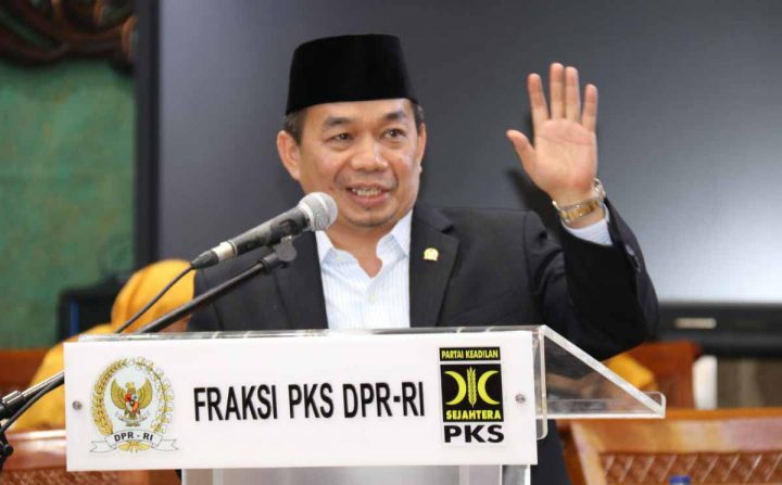 Fraksi PKS DPR Canangkan Gerakan Bagi Masker dan Disinfektan Gratis di Rumah Ibadah