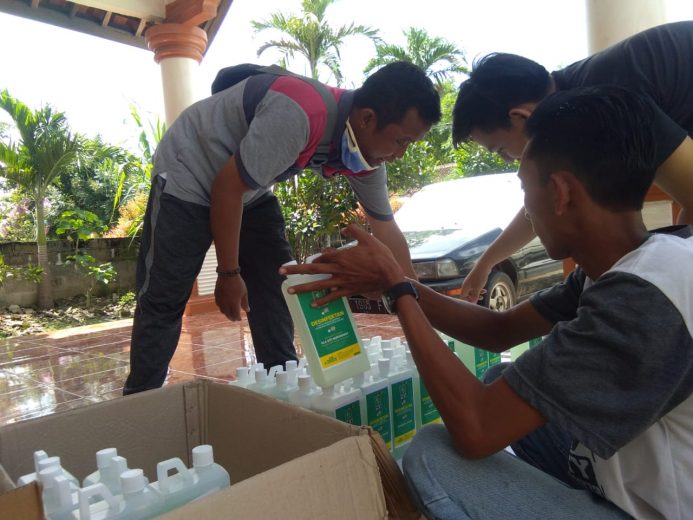Cegah Corona, PKB Lampung Semprot Masjid dan Pesantren dengan Disinfektan