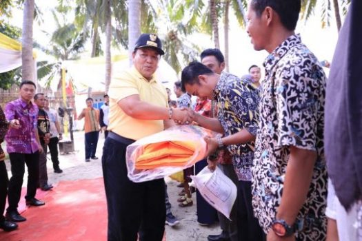 HUT ke-56 Lampung, Gubernur Arinal Serahkan Kapal Ambulans untuk Warga Pulau Pahawang